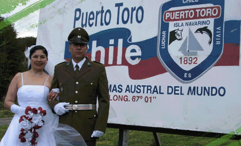 Primer matrimonio de un carabinero en Puerto Toro
